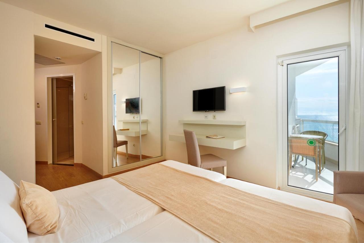 Dreibettzimmer mit Balkon