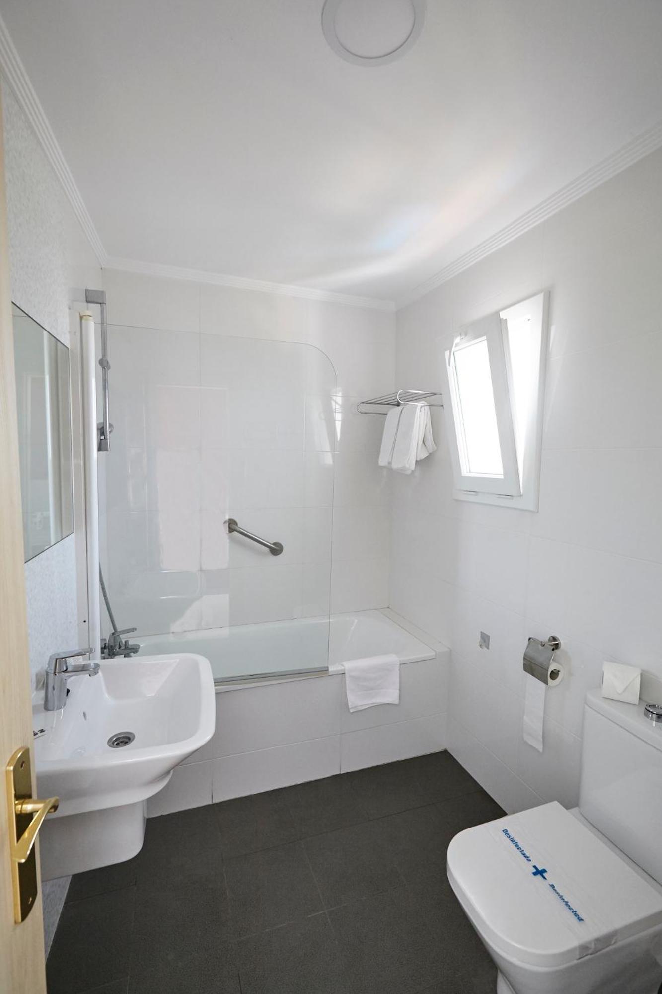 Doppel-/Zweibettzimmer mit eigener Terrasse