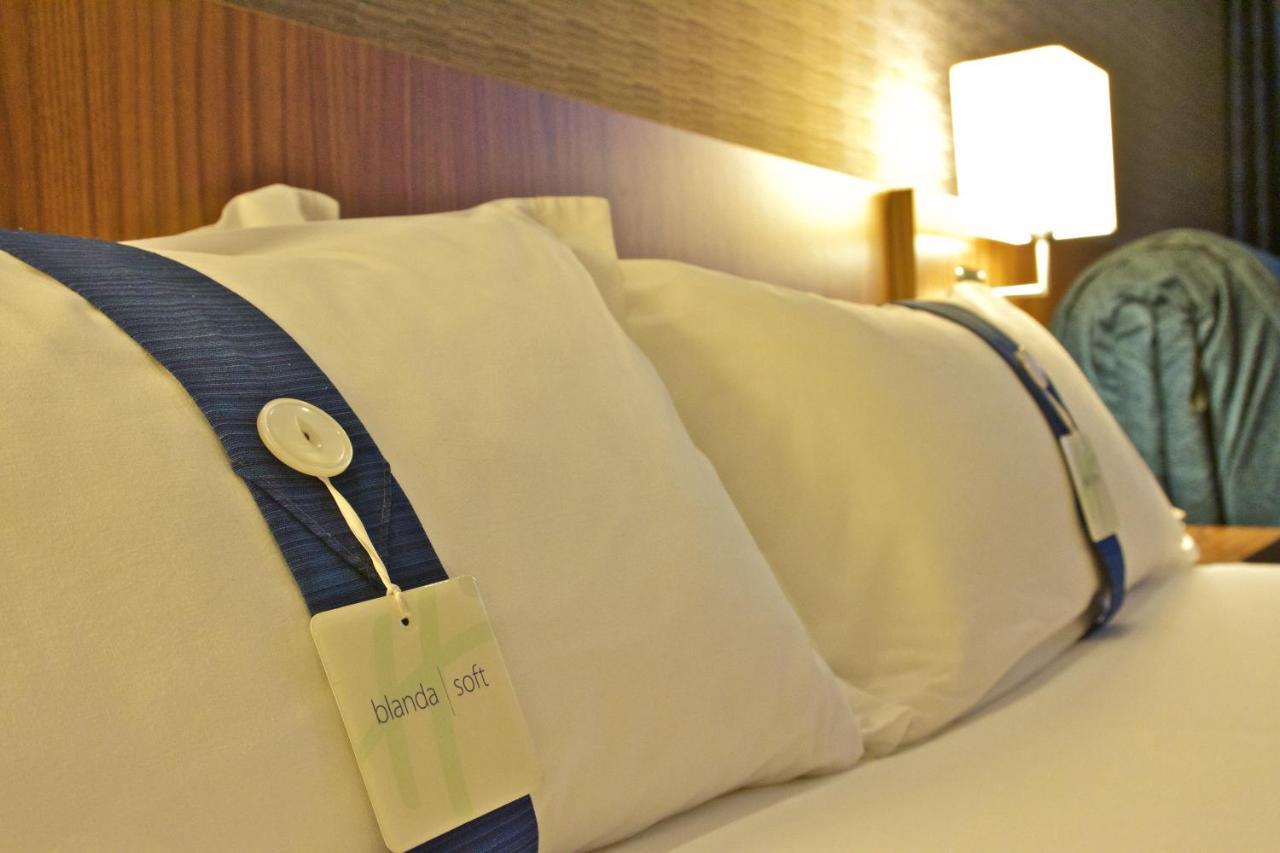 Standard Room with Two Single Beds