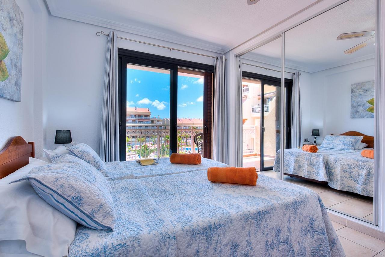 Apartment with Pool View