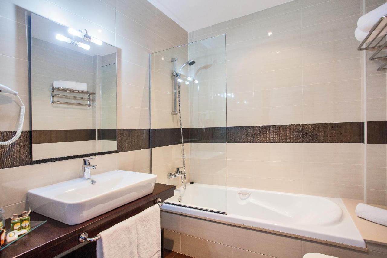 Double or Twin Room with Sea View