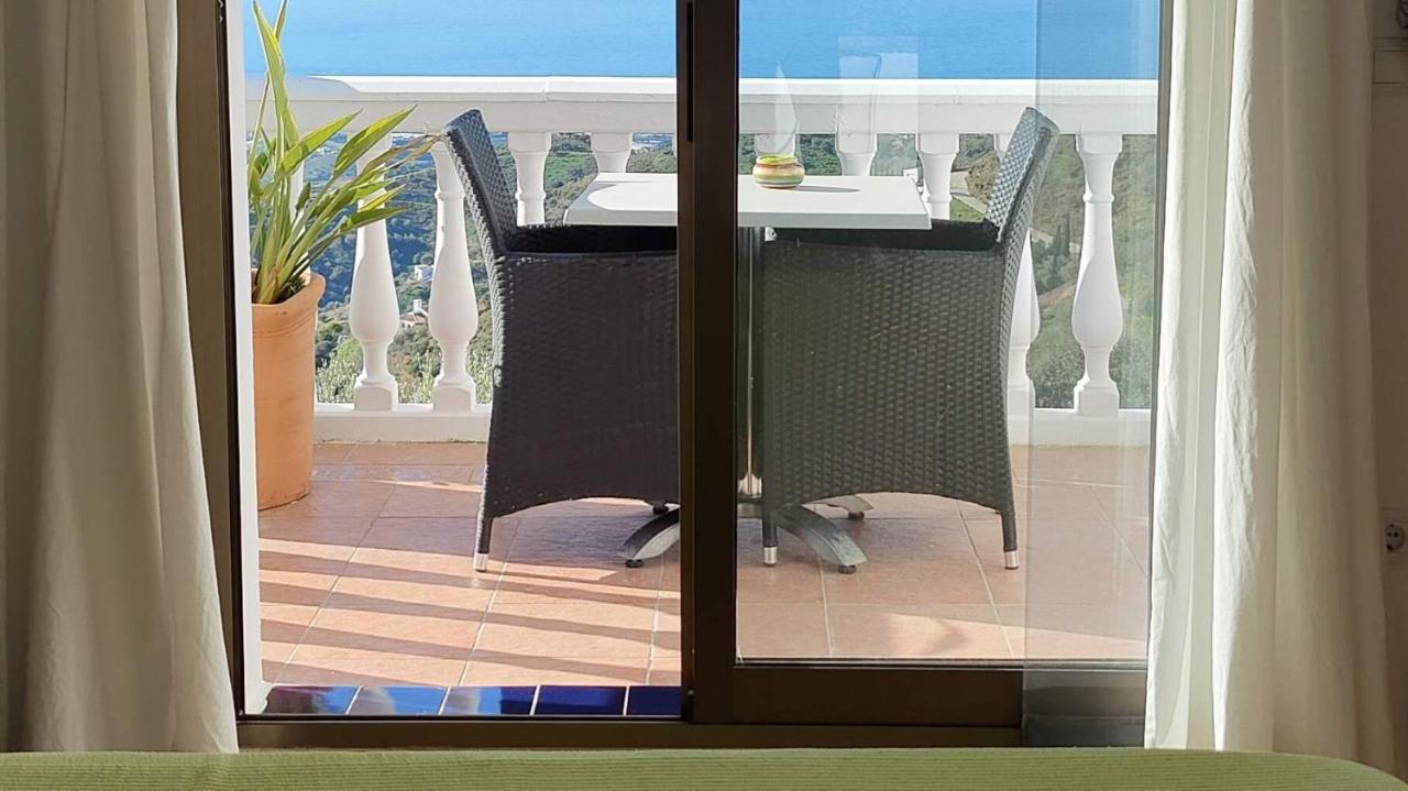 Habitación Doble Deluxe con balcón y vistas al mar
