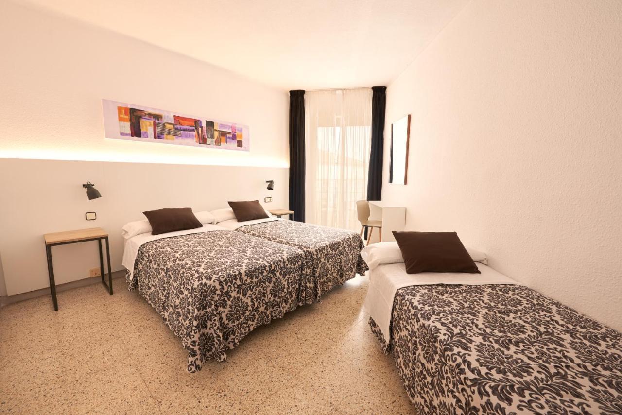 Dreibettzimmer mit Balkon