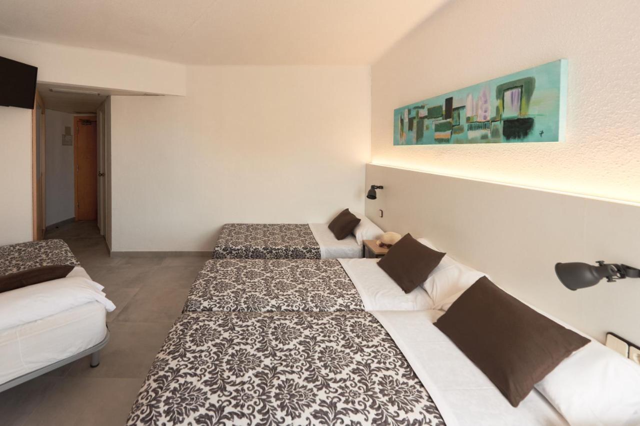Vierbettzimmer mit Balkon