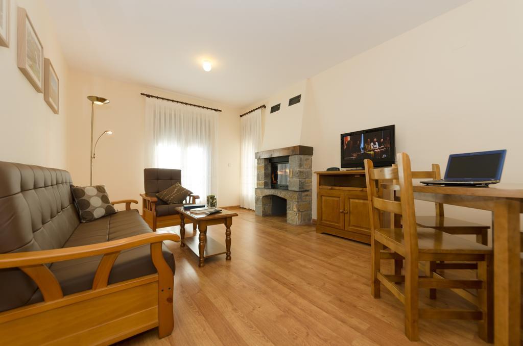 Family Room,112290912:JPEG