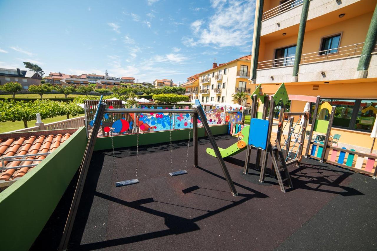 Habitación Doble con cama supletoria y vistas al mar (2 adultos + 1 niño)
