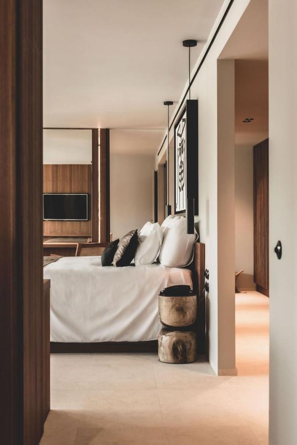 Signature Suite