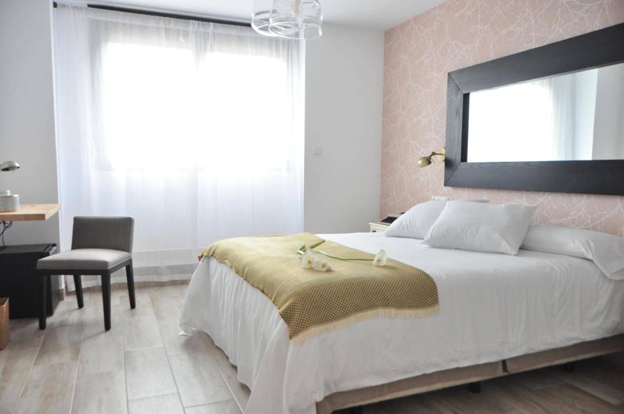 Habitación con cama extragrande y ducha a ras de suelo - Adaptada para personas con movilidad reducida