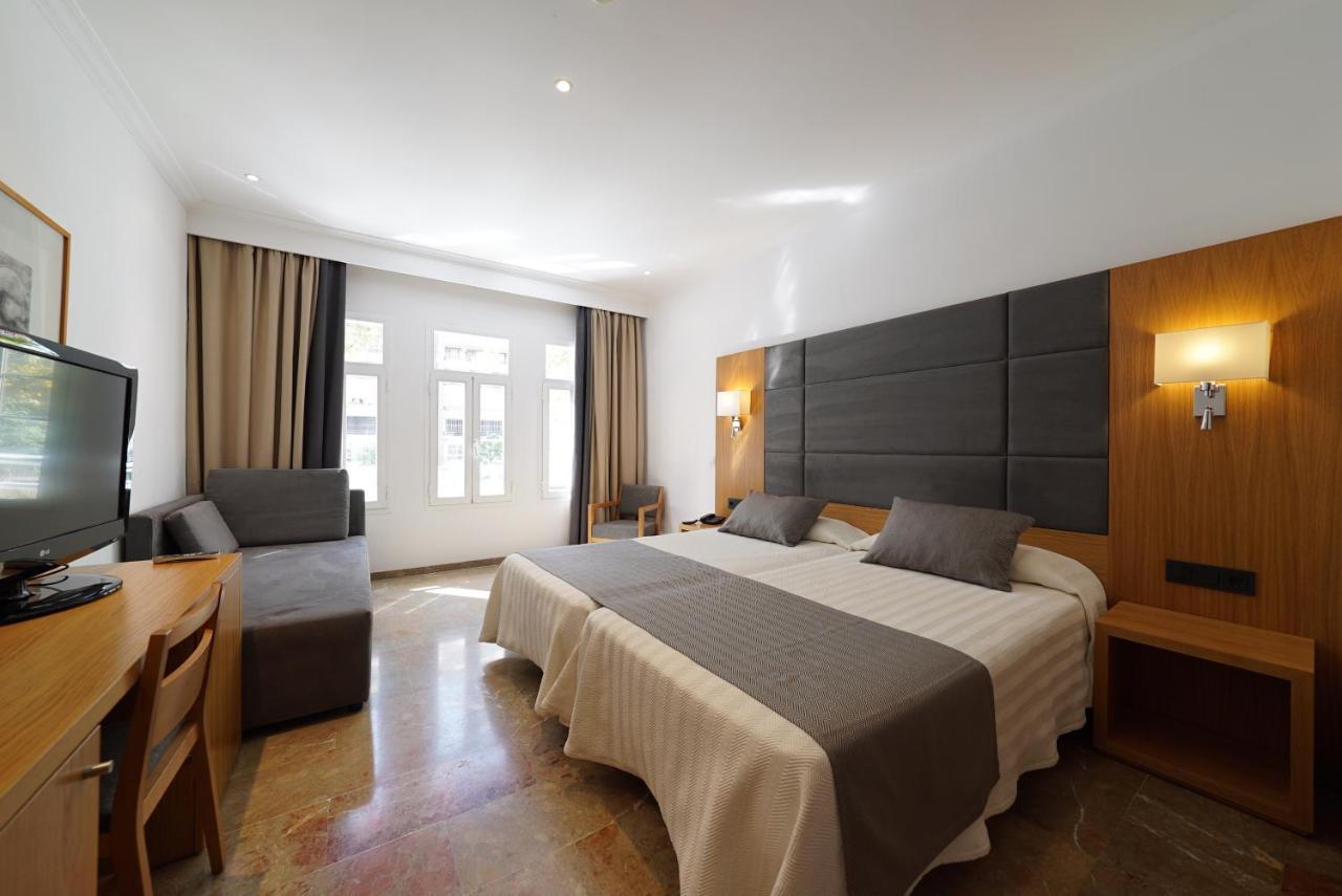 Doppel- oder Zweibettzimmer