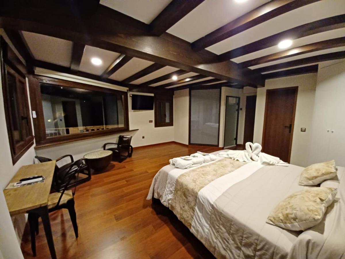 Suite Junior con vistas a la piscina
