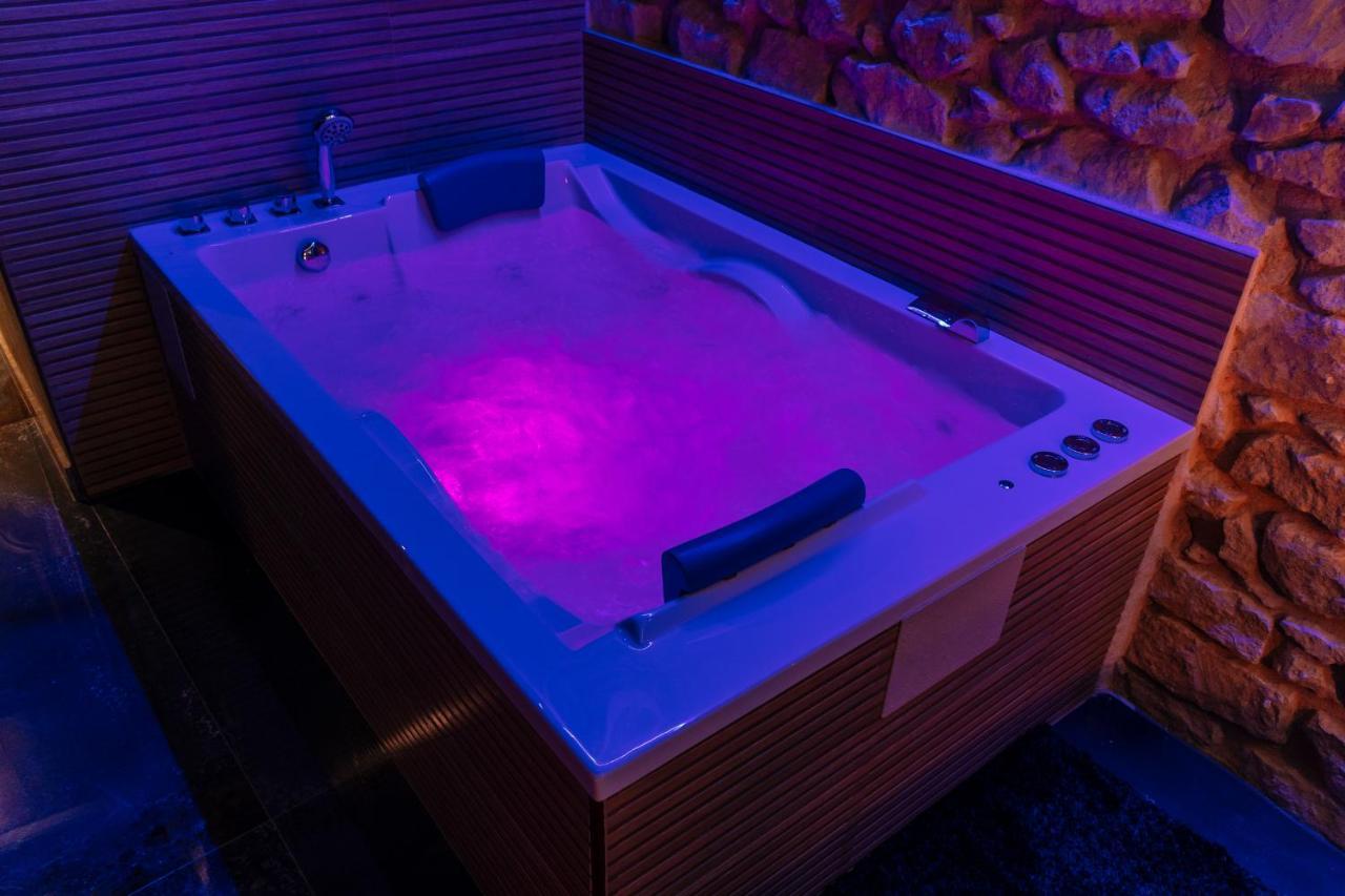 Deluxe Double Room Bath