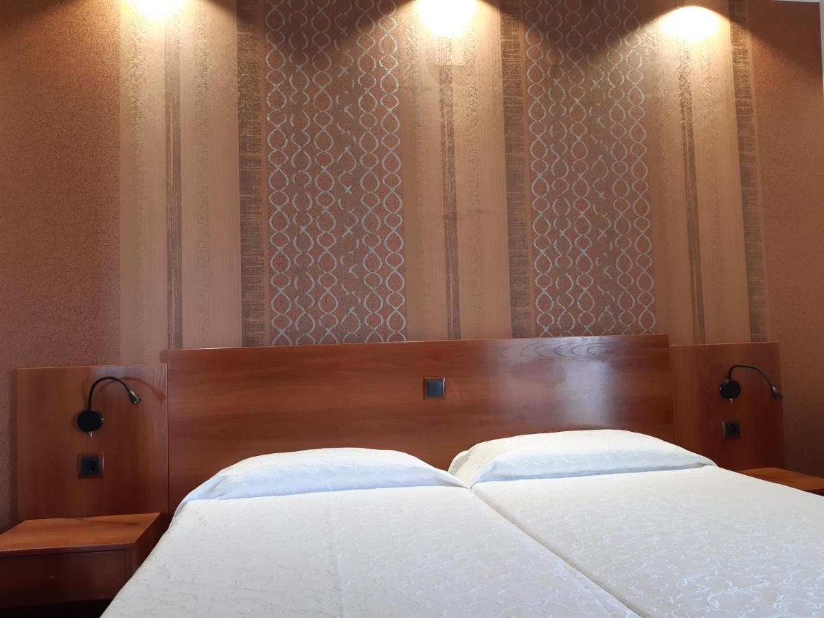 Doppel-/Zweibettzimmer mit direktem Meerblick