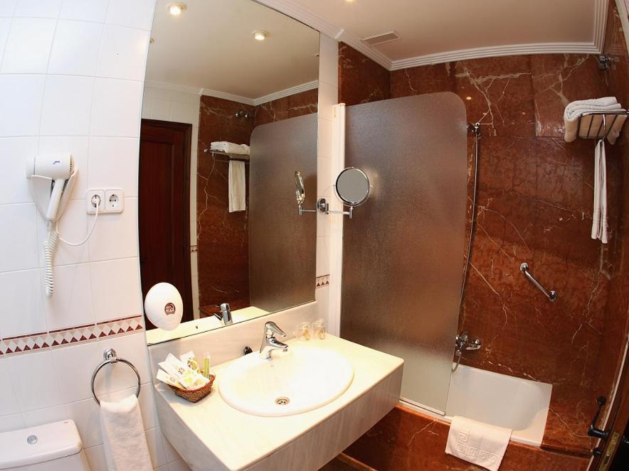 Large Single Room