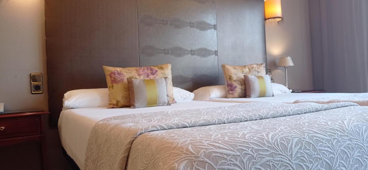 Deluxe Double Room (2 Adults + 1 Child)