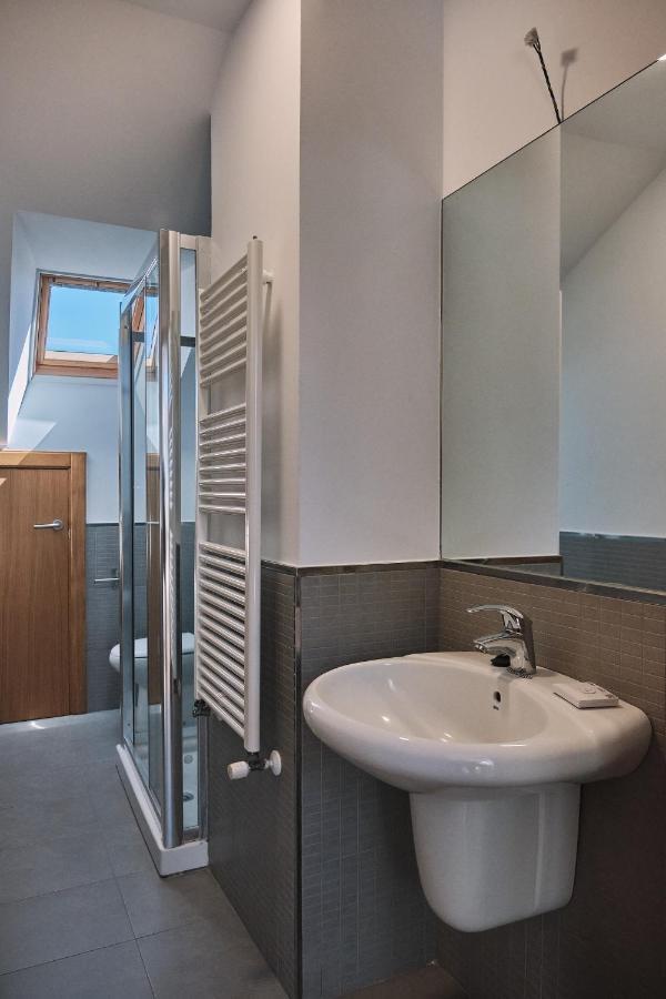 Habitación Doble con baño compartido - 2 camas