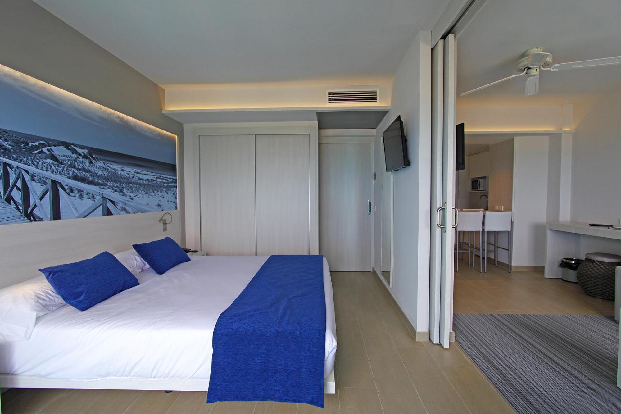 One-Bedroom Apartment (2 Adults + 2 Children)