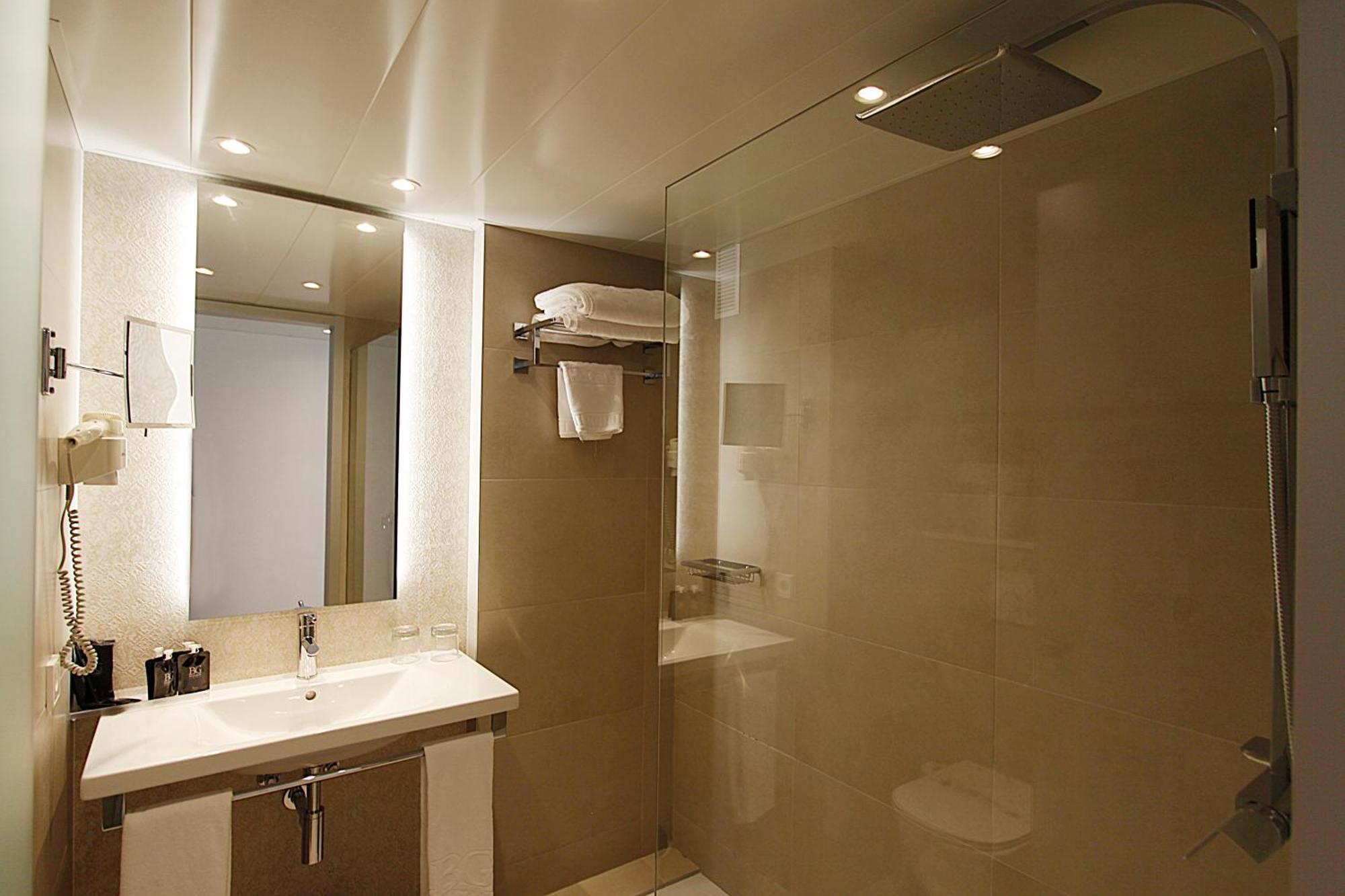 Standard Doppelzimmer mit Poolblick