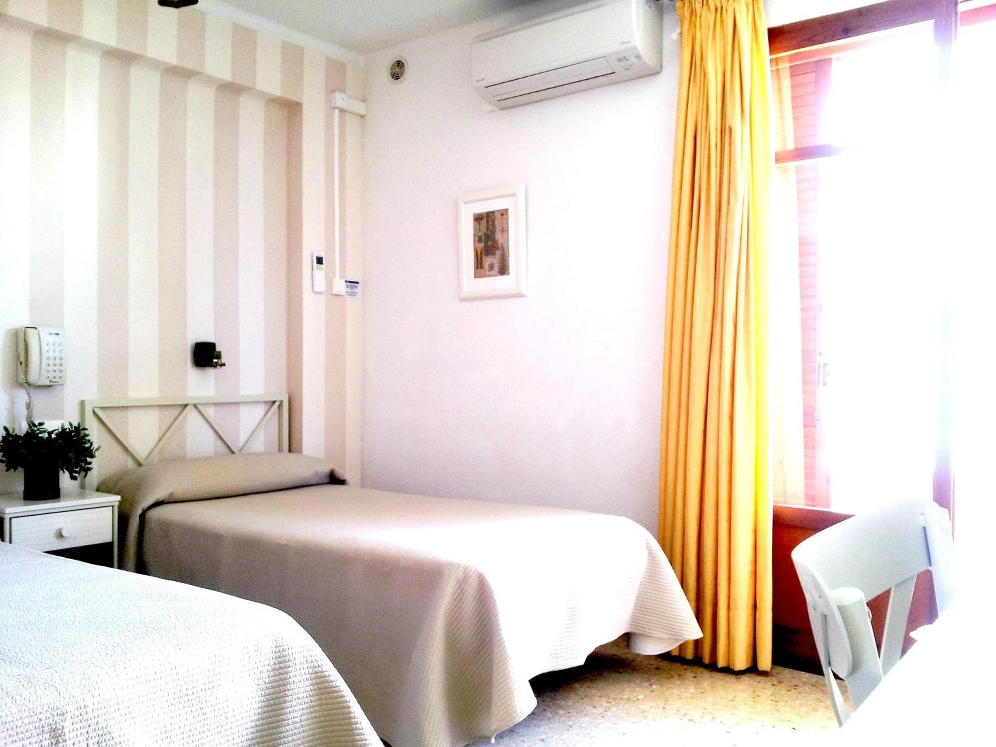 Twin Room,247595189:JPEG