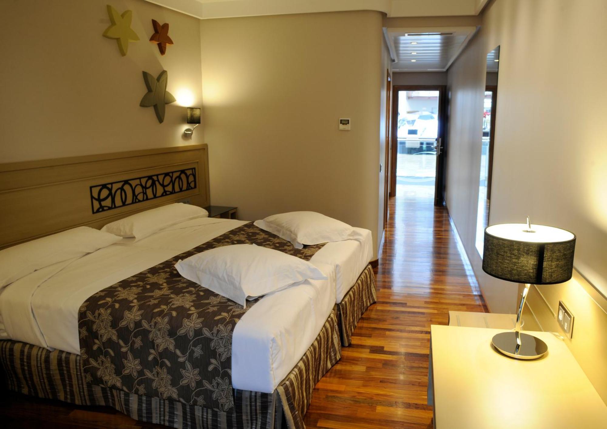 Twin Room with Extra Bed (3 Adults)