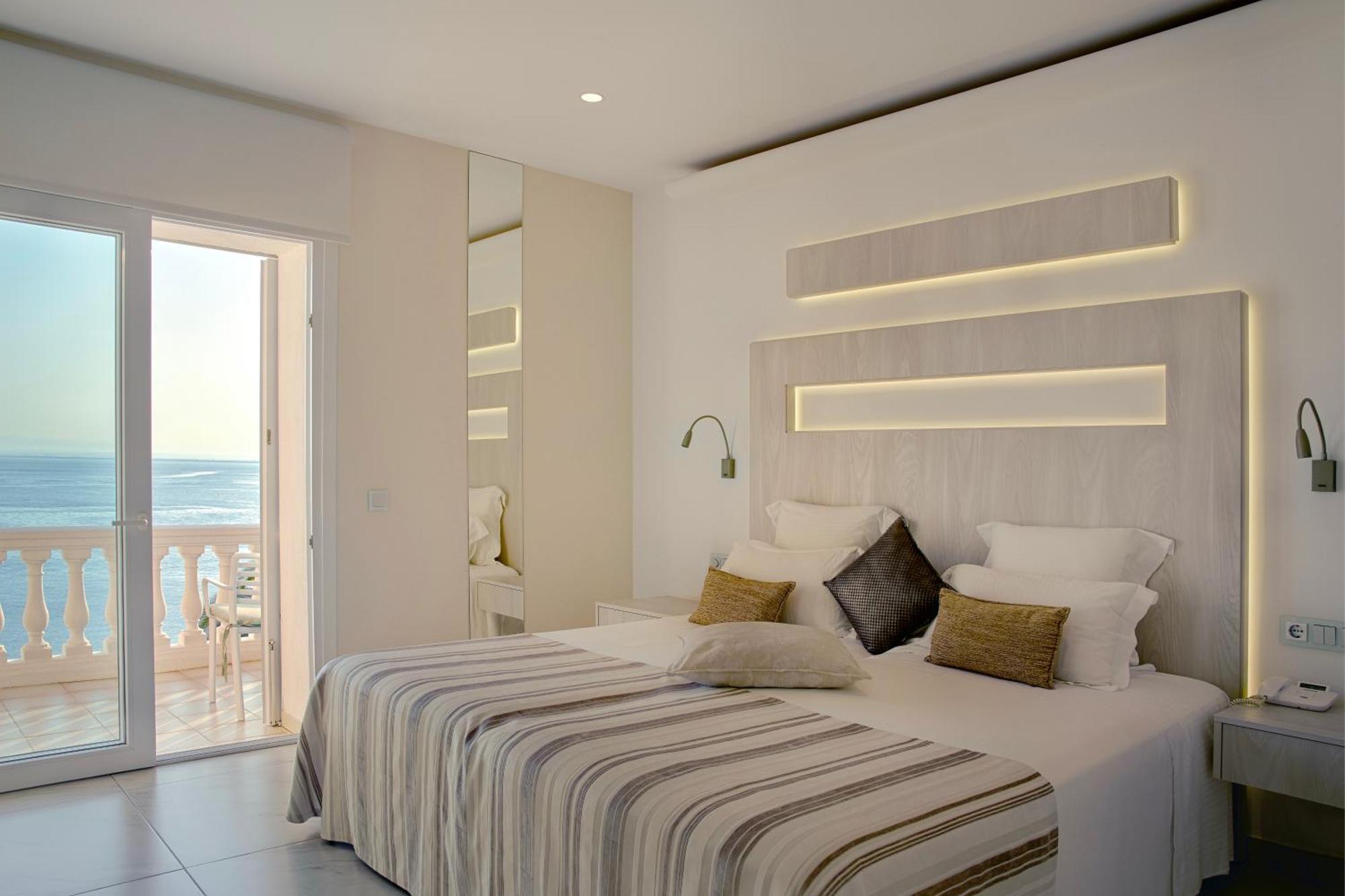 Double or Twin Room with Sea View