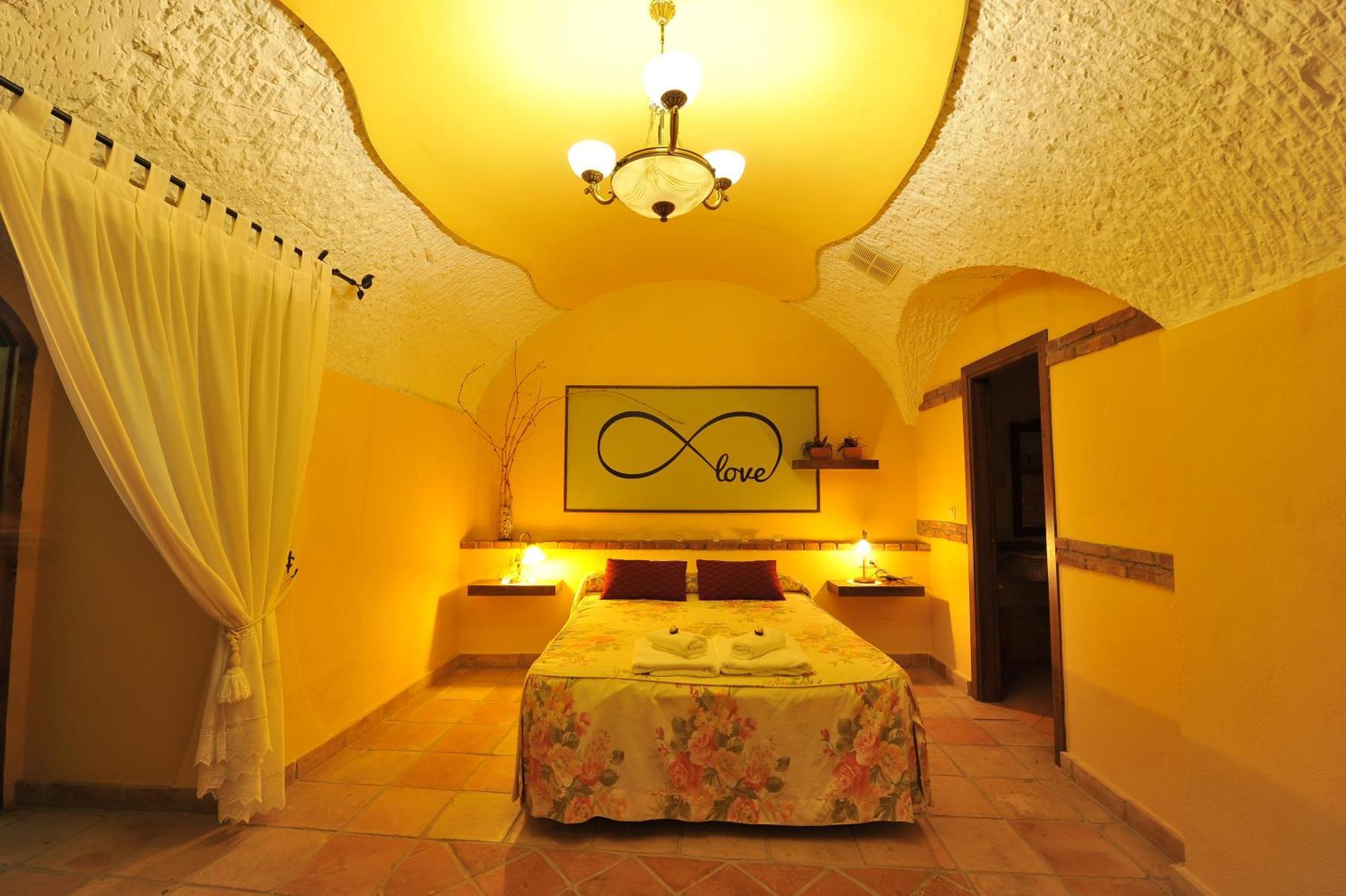 Cave Suite Hot Tub