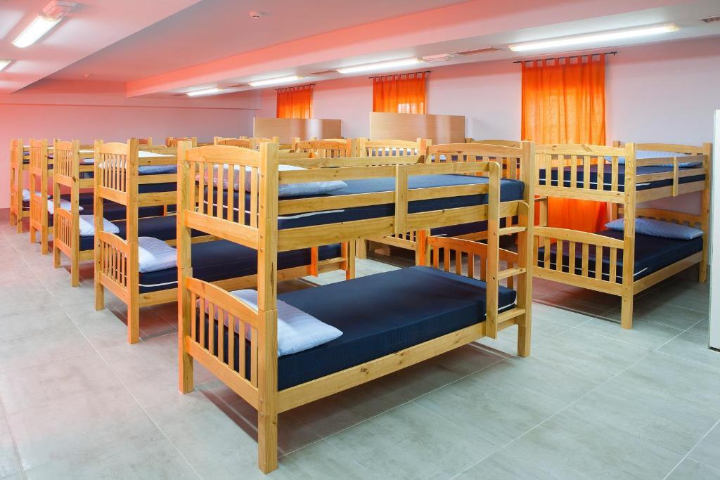 Cama en dormitorio compartido mixto