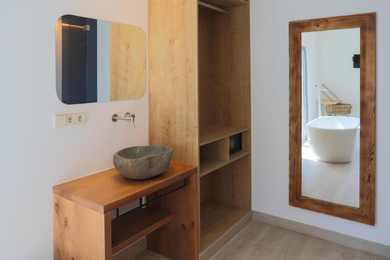 Suite Junior con vistas parciales al mar