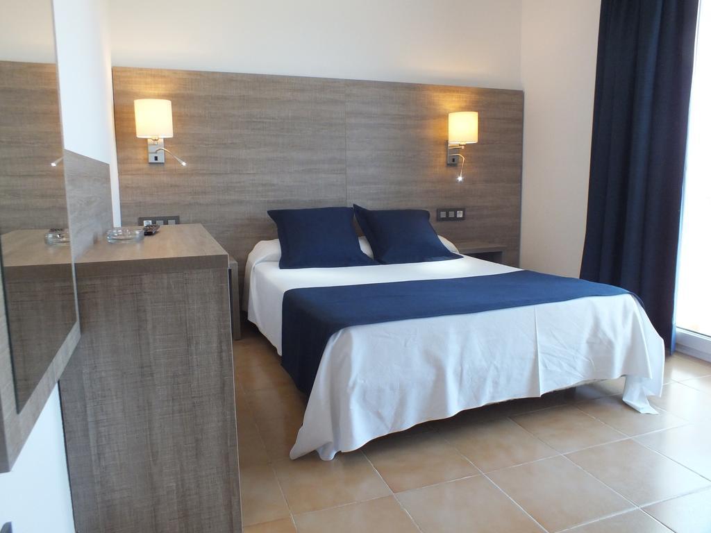 Double or Twin Room with Sea View