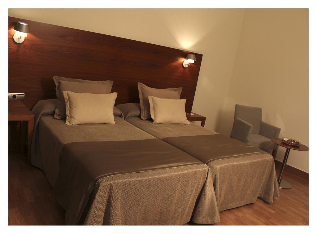 Pokój dwuosobowy z 1 łóżkiem podwójnym lub 2 łóżkami pojedynczymi w wewnętrznej części hotelu
