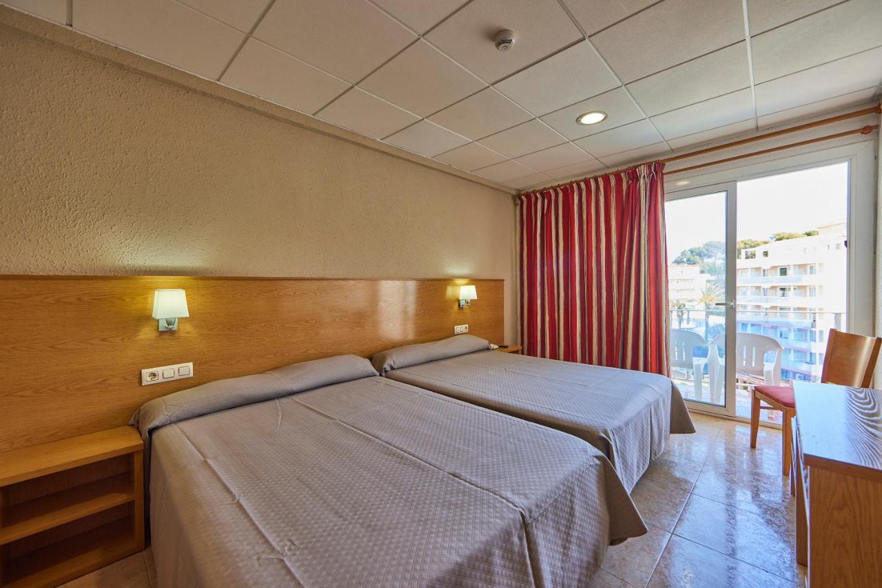 Doppel-/Zweibettzimmer mit Poolblick
