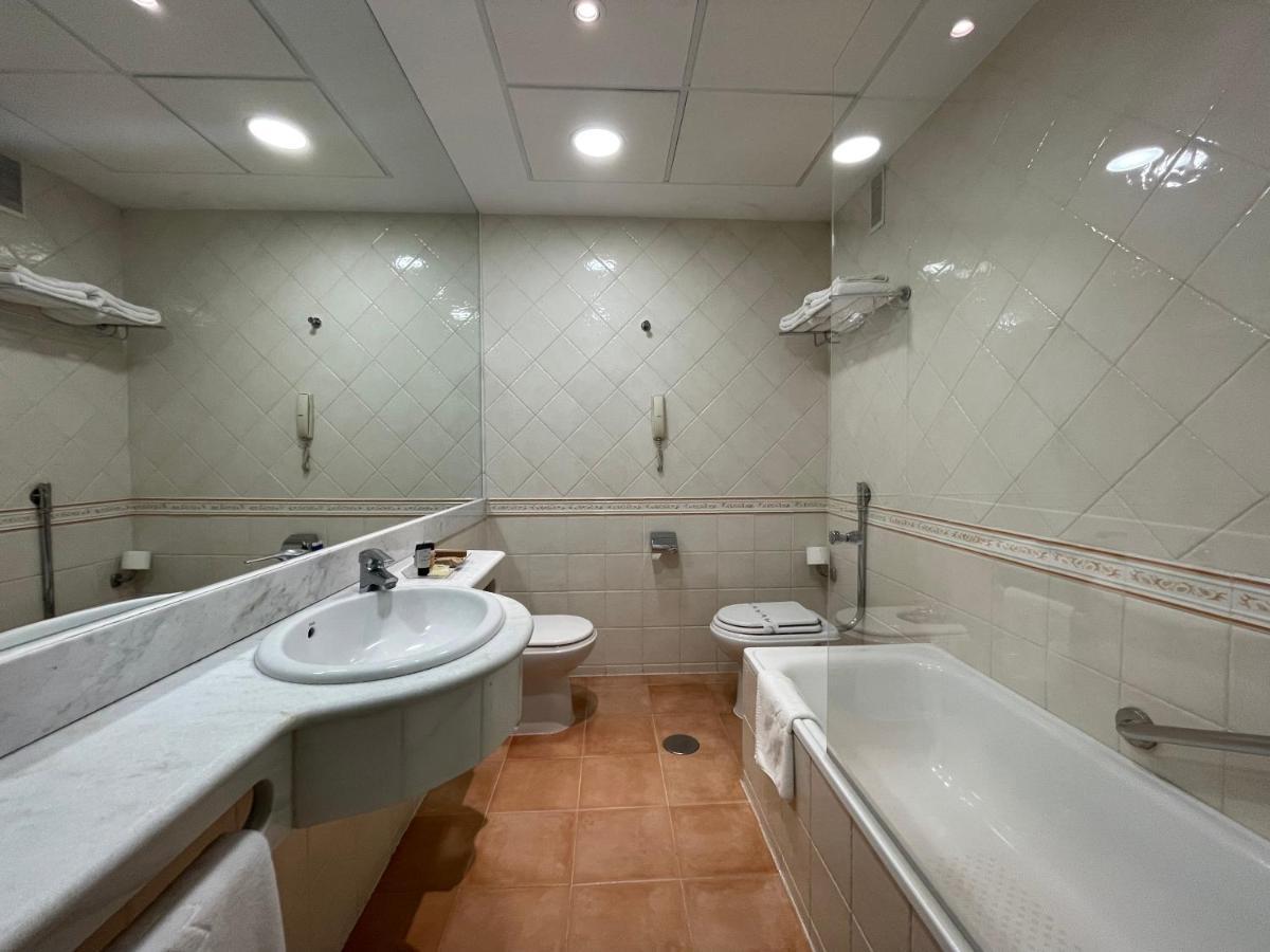 Single Room,1263427051:JPEG