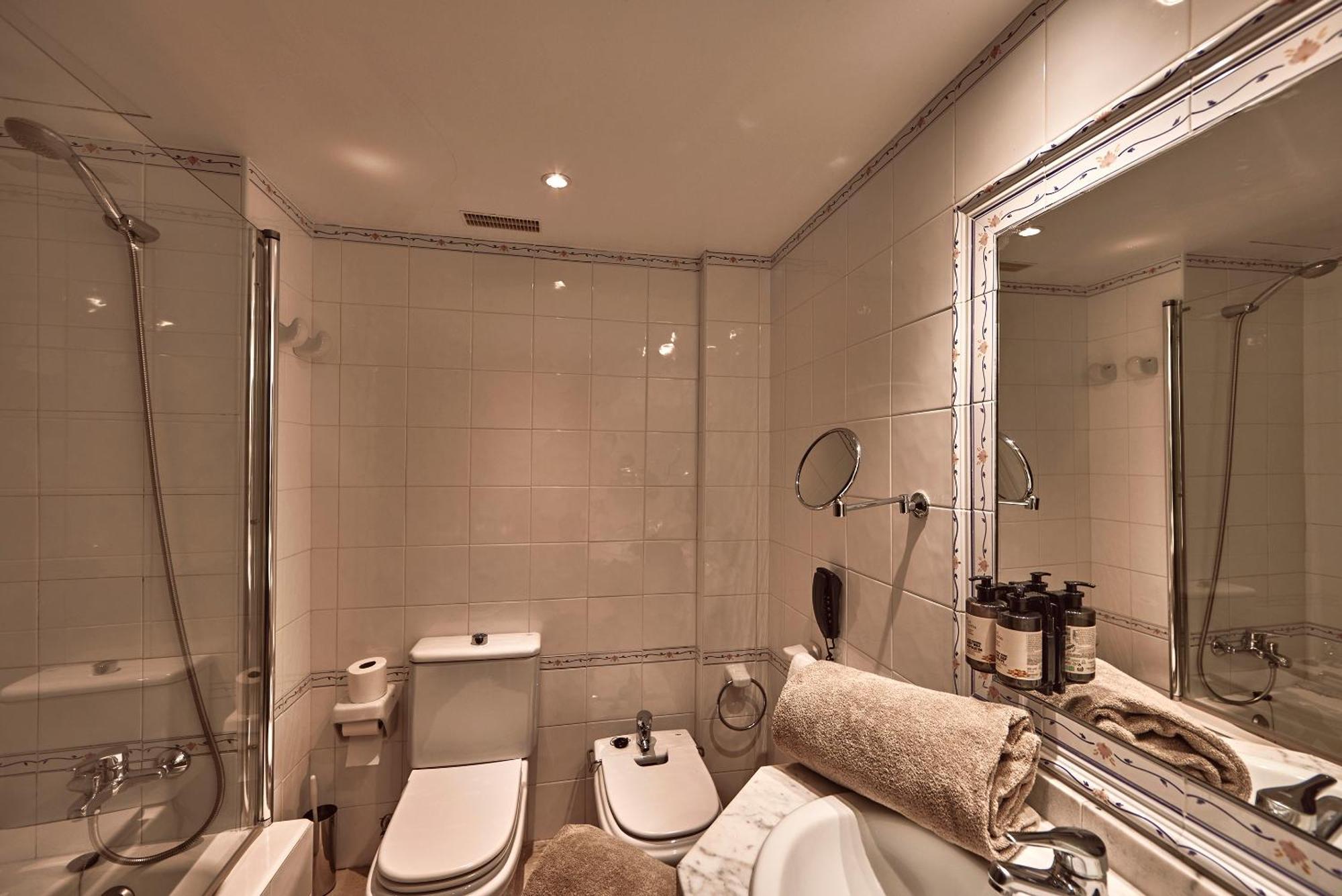 Junior Suite with Garden View - Spa Access Not Included