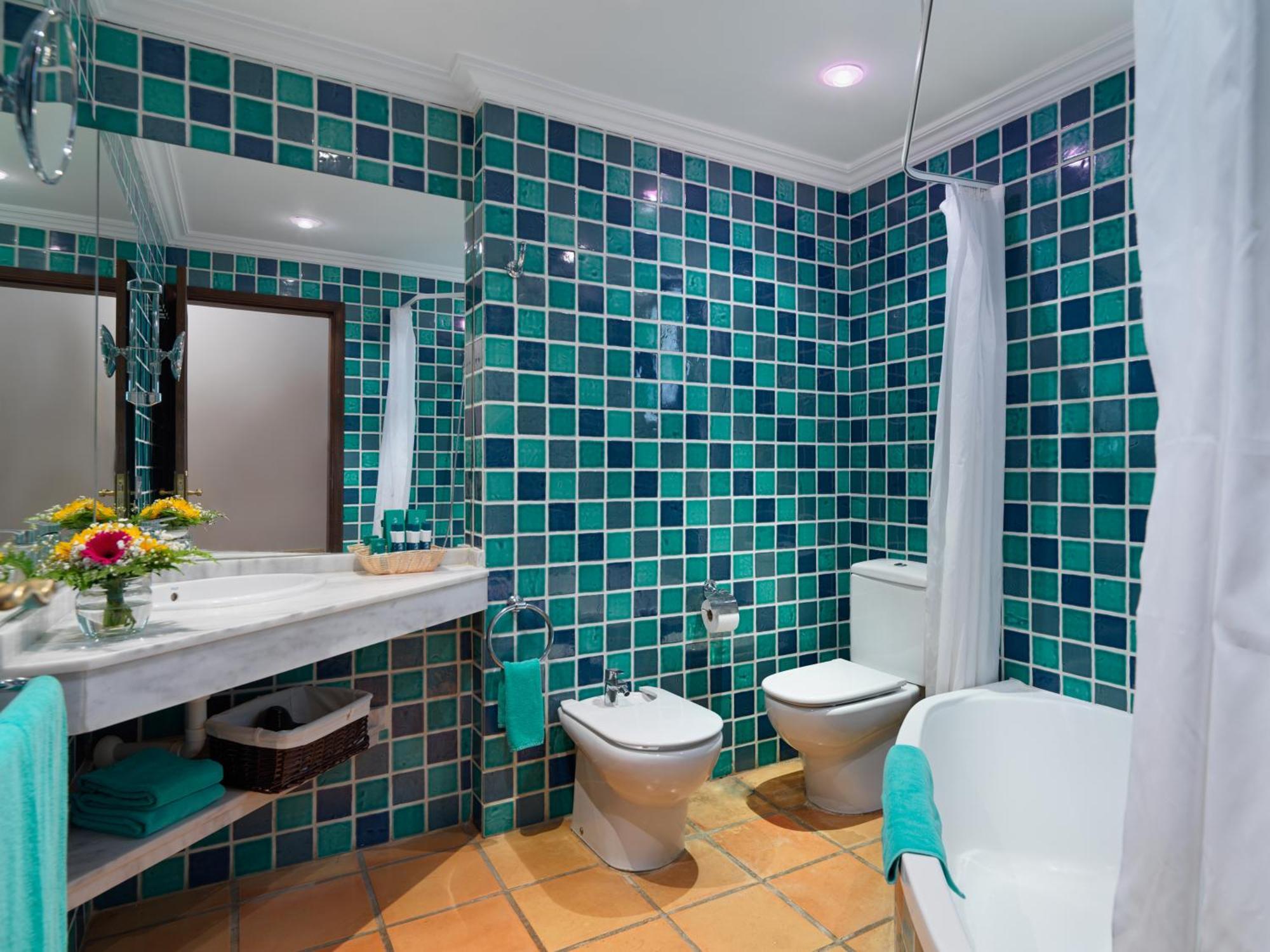 Apartament typu Suite z 3 sypialniami (4 osoby dorosłe + 3 dzieci),