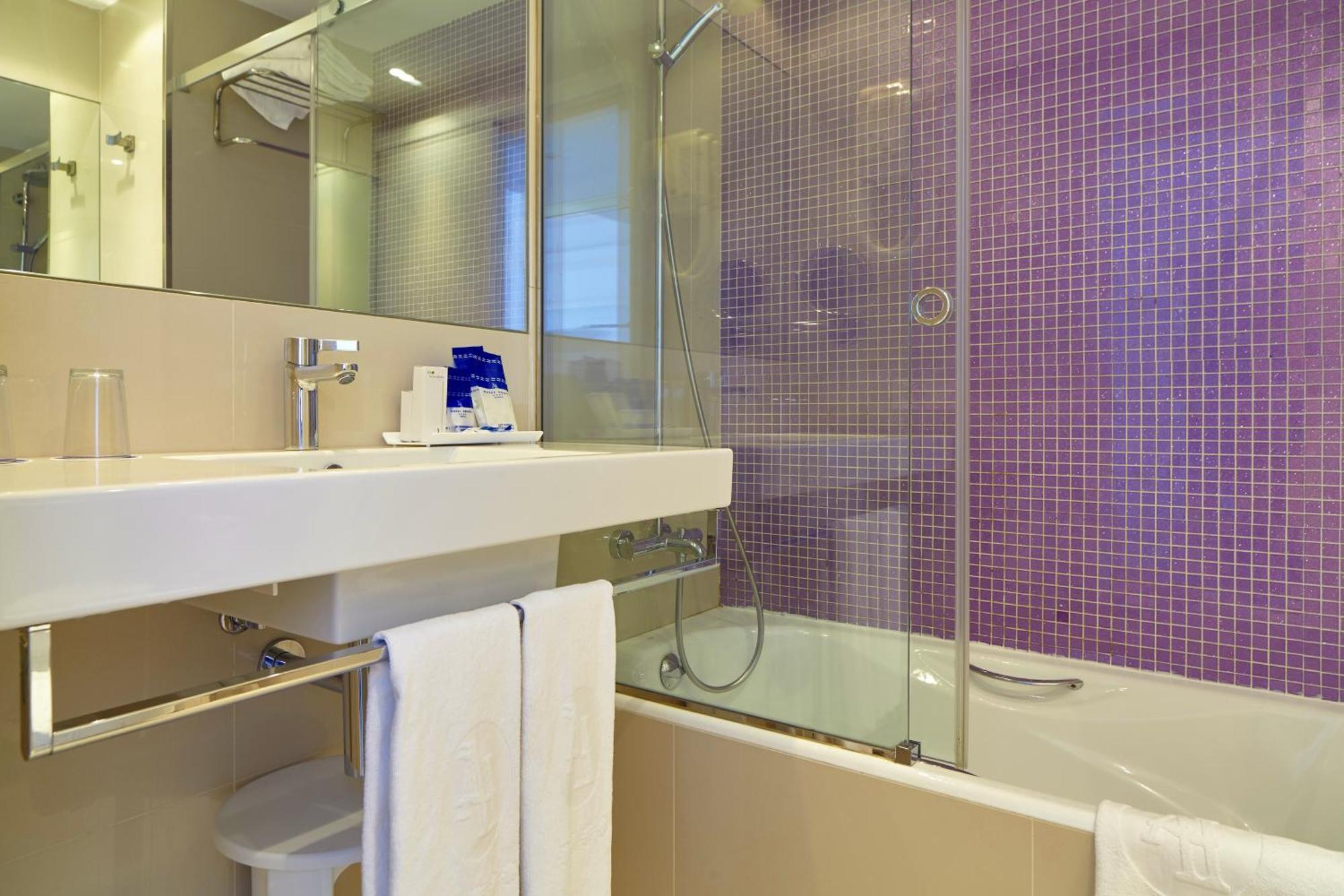 Double or Twin Room with Sea View