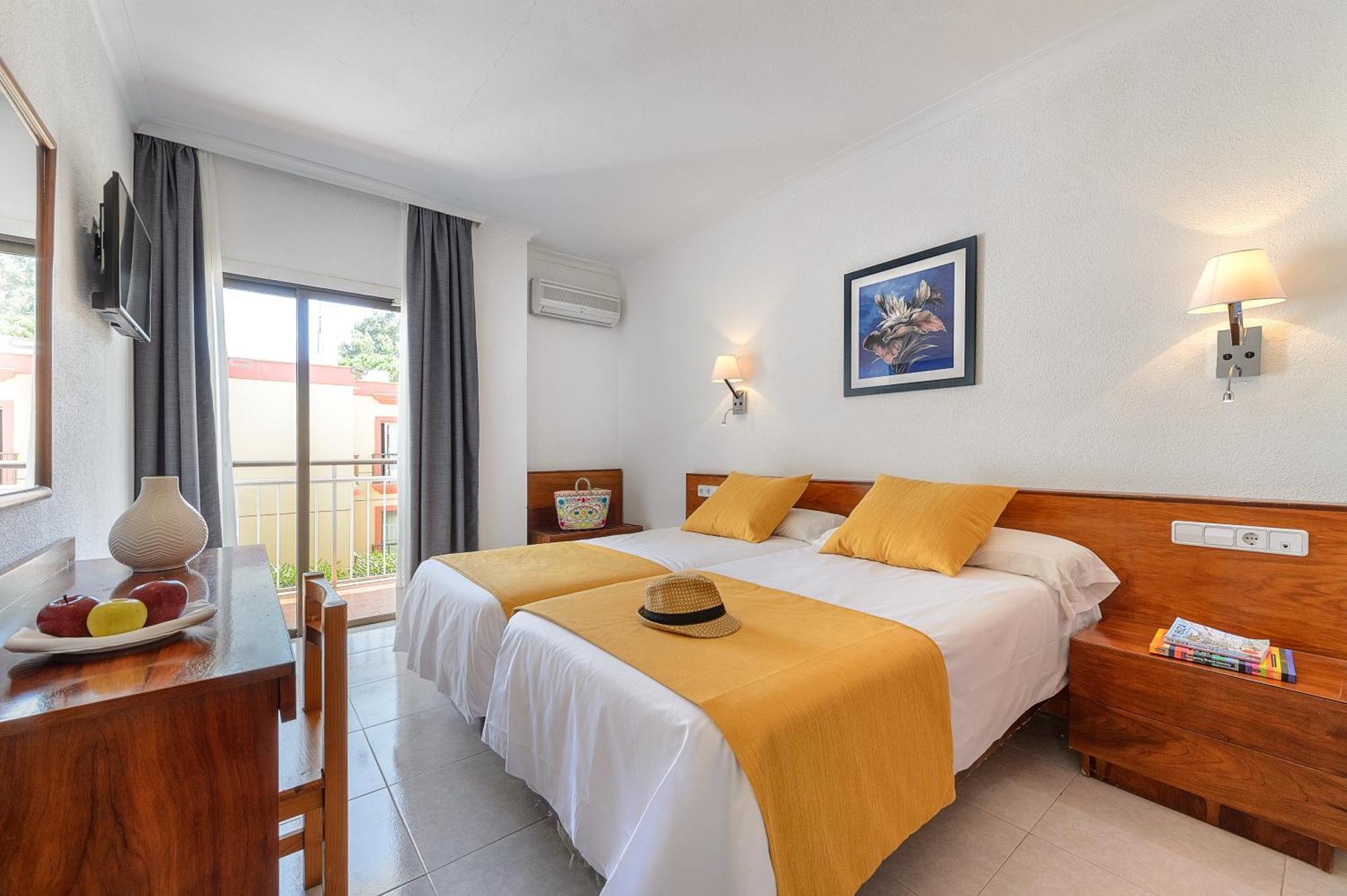 Twin Room,1272547972:JPEG