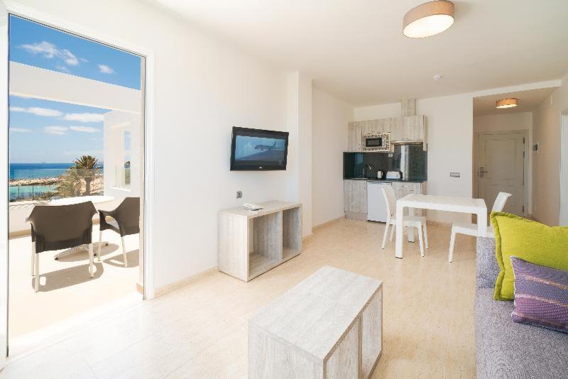 One-Bedroom Apartment Sea View