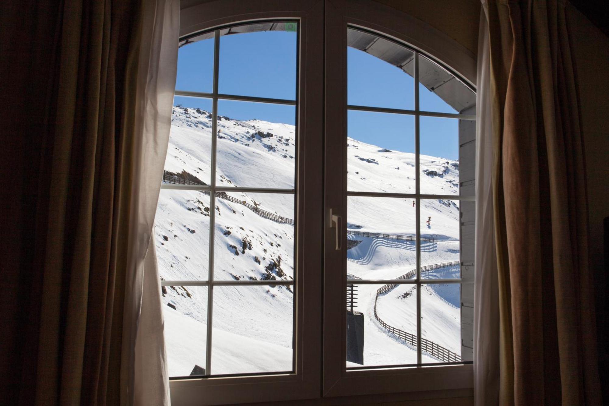 Suite Junior con vistas a la montaña (3 adultos + 1 niño)