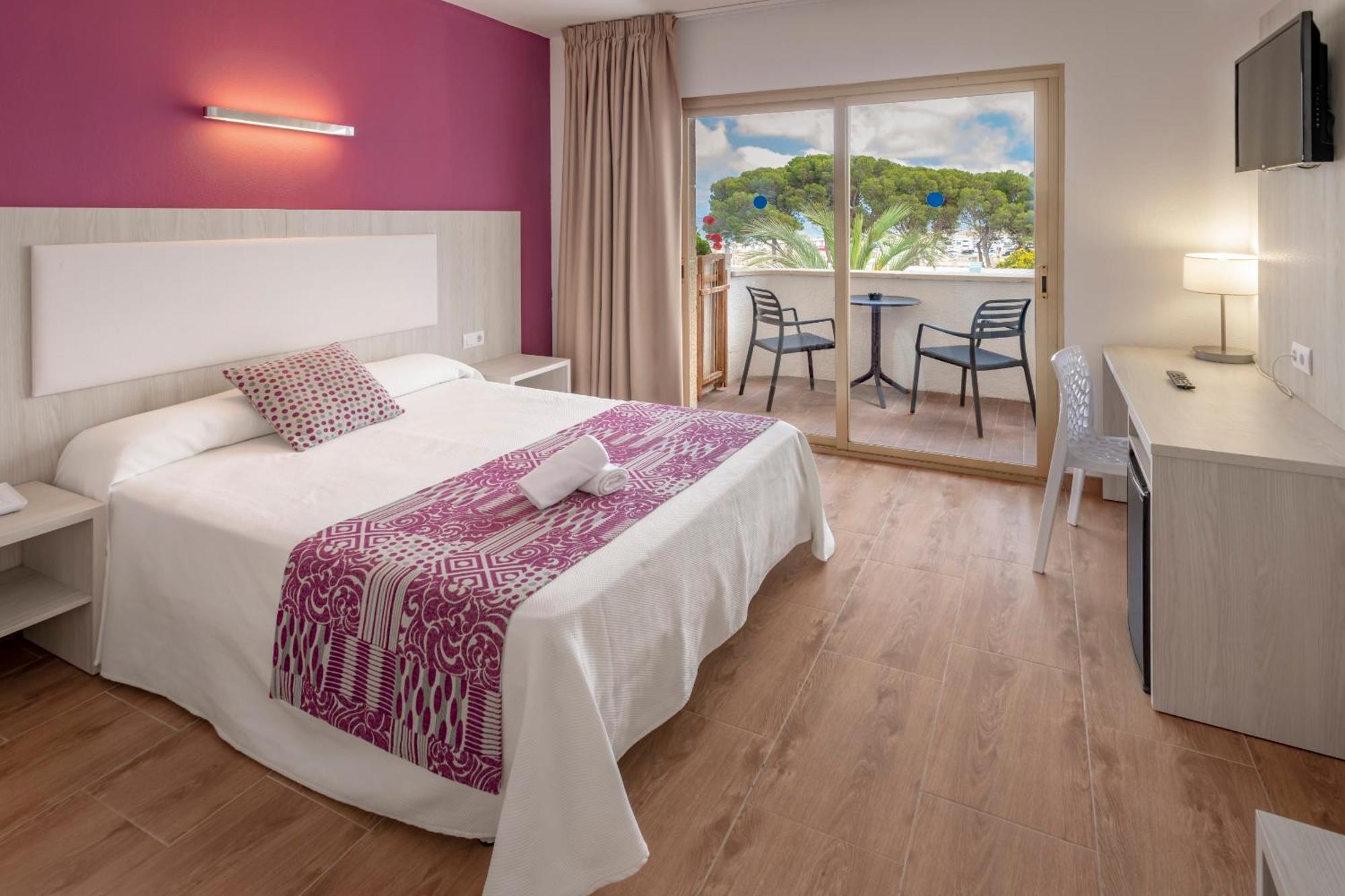 Habitación Triple con vistas al mar (2 adultos + 1 niño)
