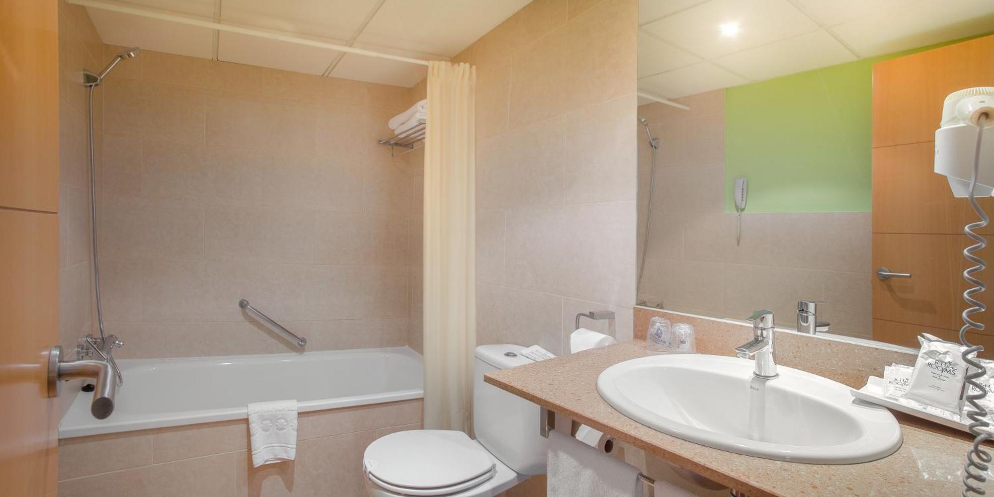 Habitación Familiar con terraza (3 adultos + 2 niños)