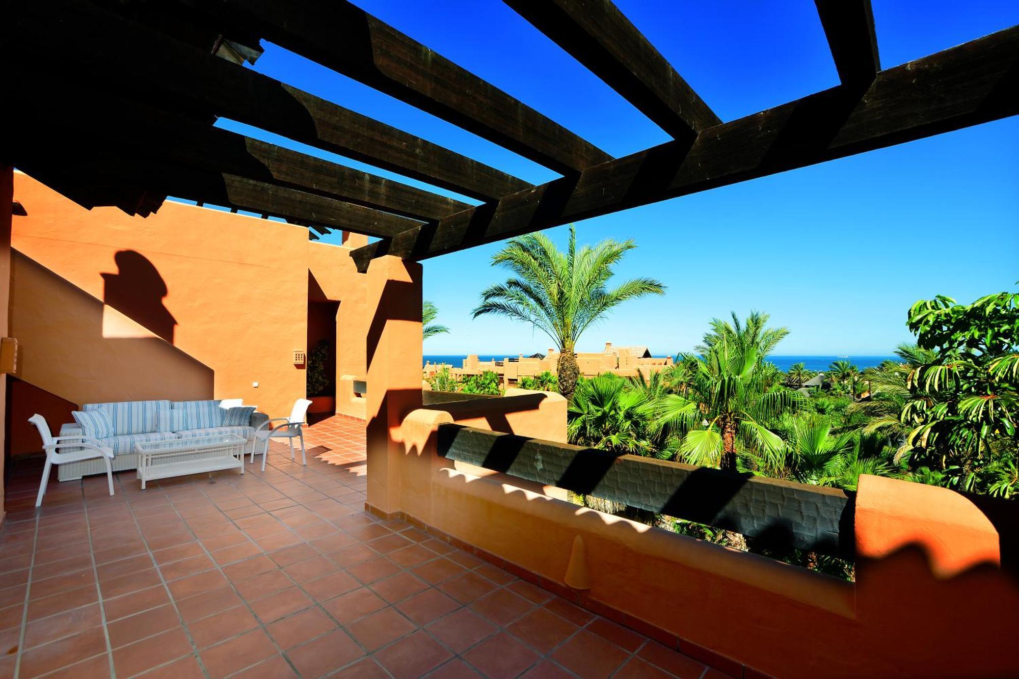 Luxuriöses Penthouse-Apartment mit 3 Schlafzimmern, Whirlpool und eigenem Pool