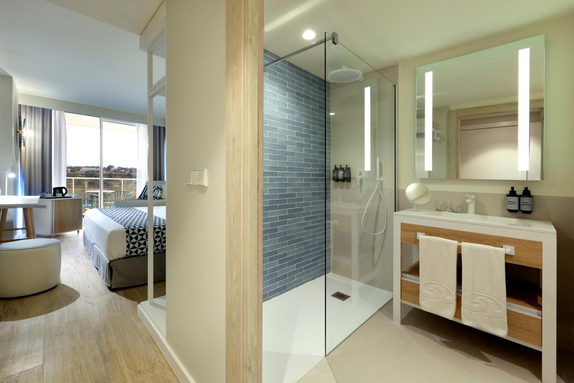 Quarto Deluxe com Vista Piscina
