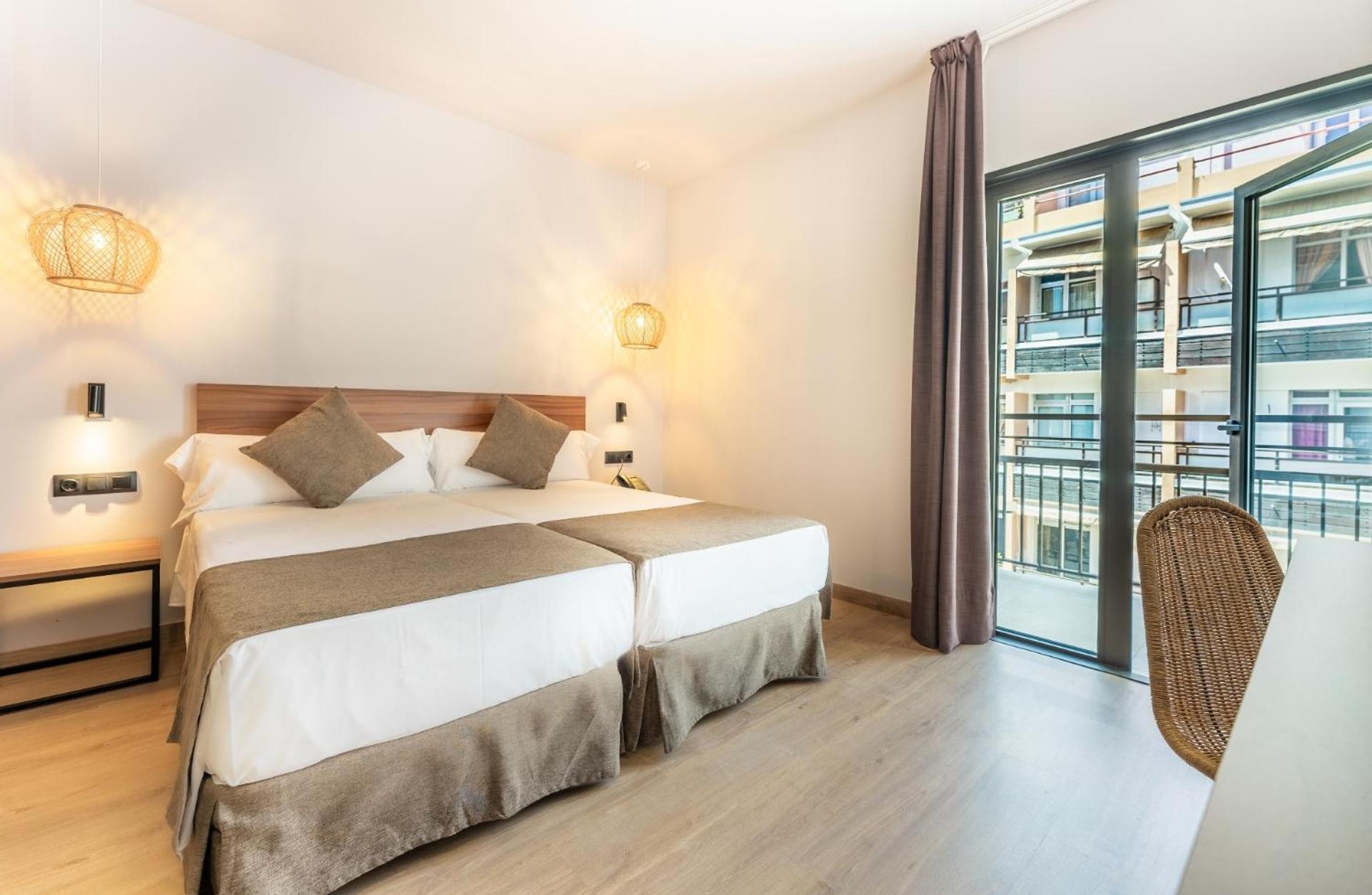 Standard Doppel-/Zweibettzimmer mit Balkon