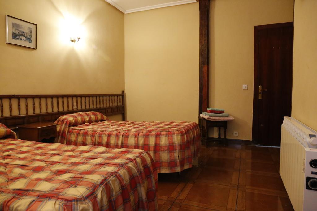 Habitación Doble con baño - 2 camas