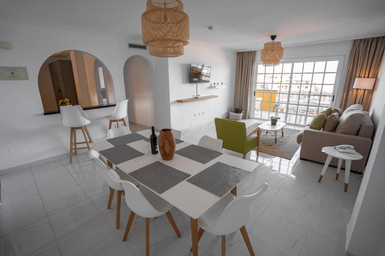 Three Bedroom Deluxe Suite with Sea View and Terrace