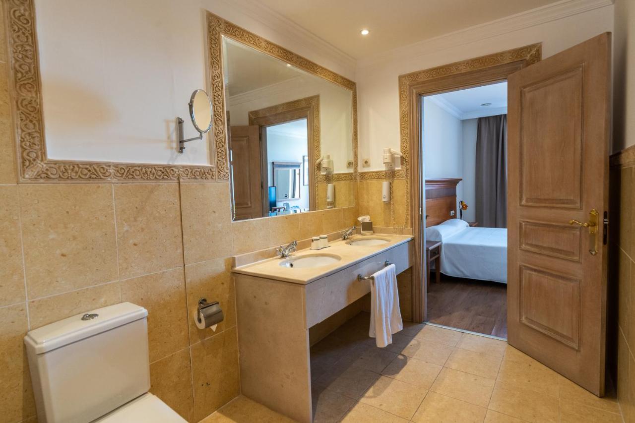 Habitación Doble con vistas al mar (1 adulto + 2 niños)