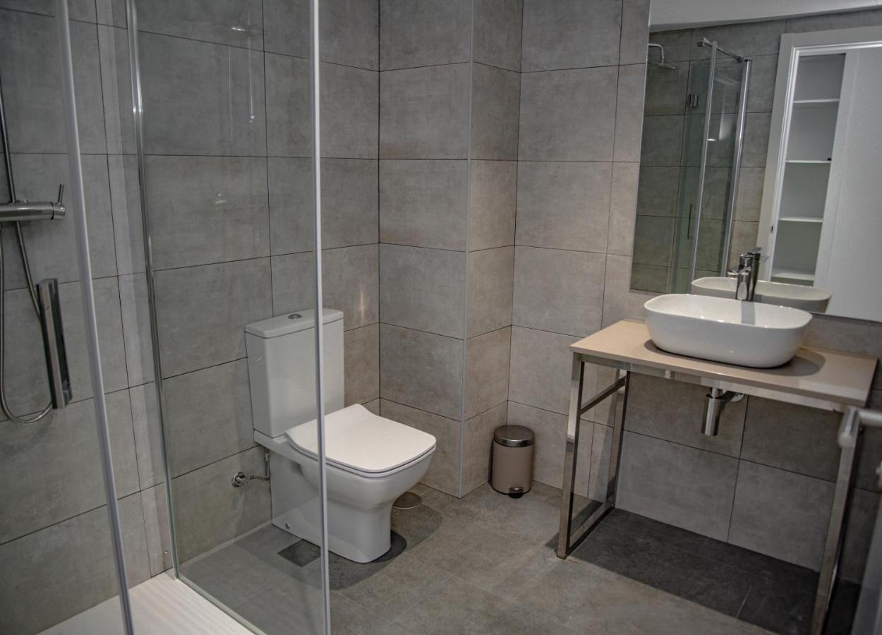 Habitación con cama grande