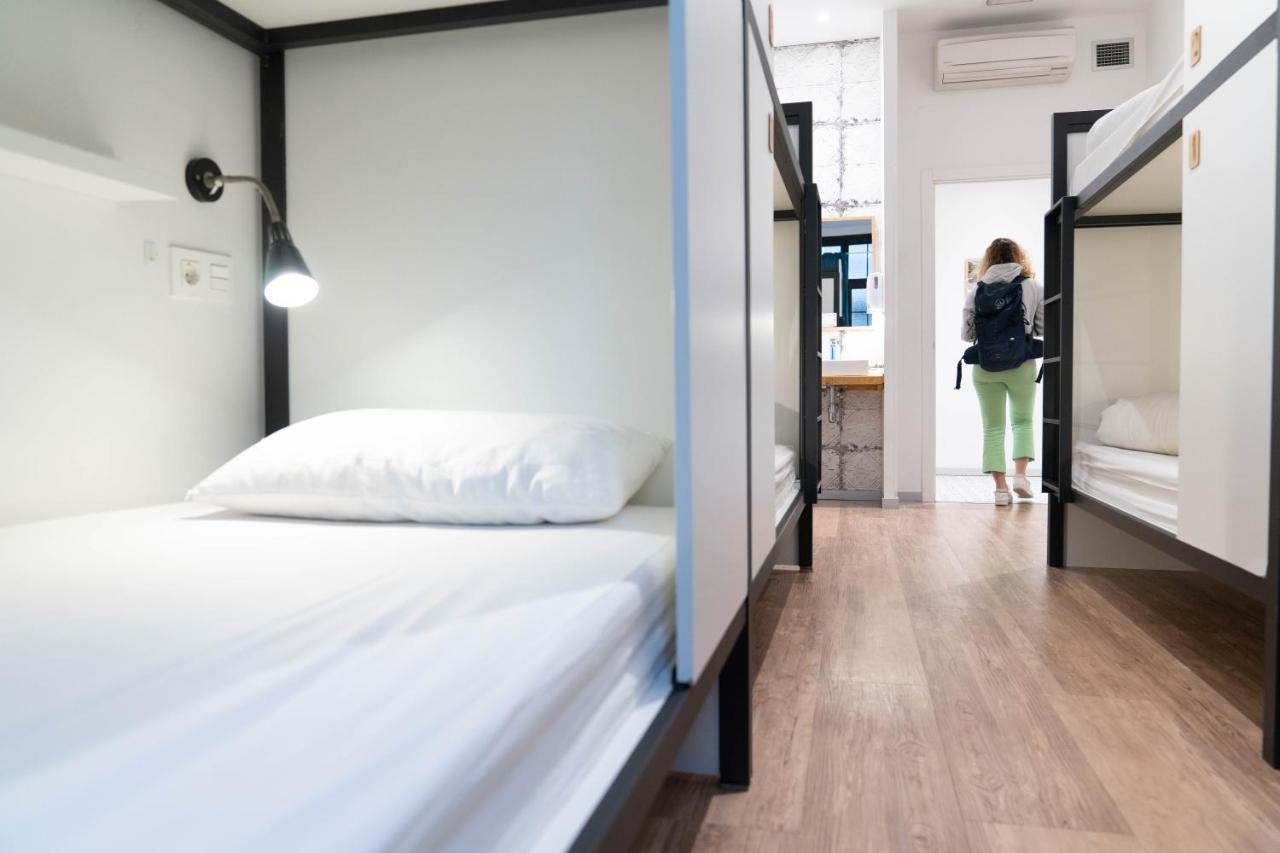 Cama en habitación compartida de 6 camas con baño privado