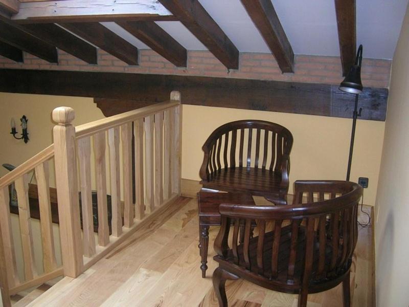 Eight-Bedroom House,656166306:JPEG