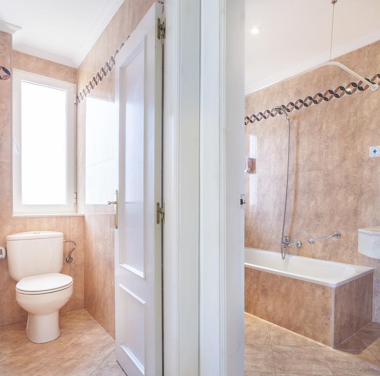 Habitación Doble con cama supletoria (2 adultos + 1 niño)