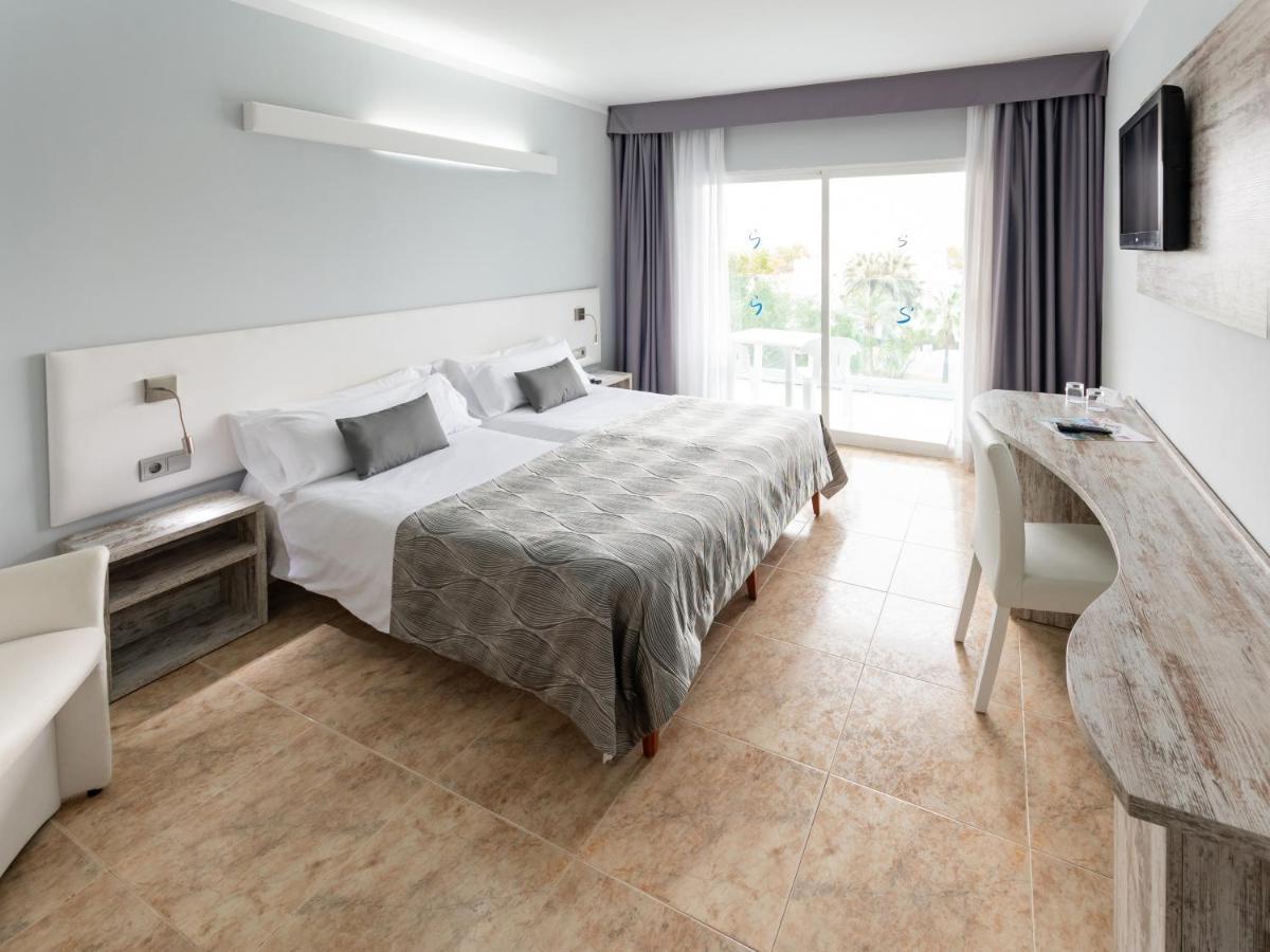 Vierbettzimmer mit Balkon